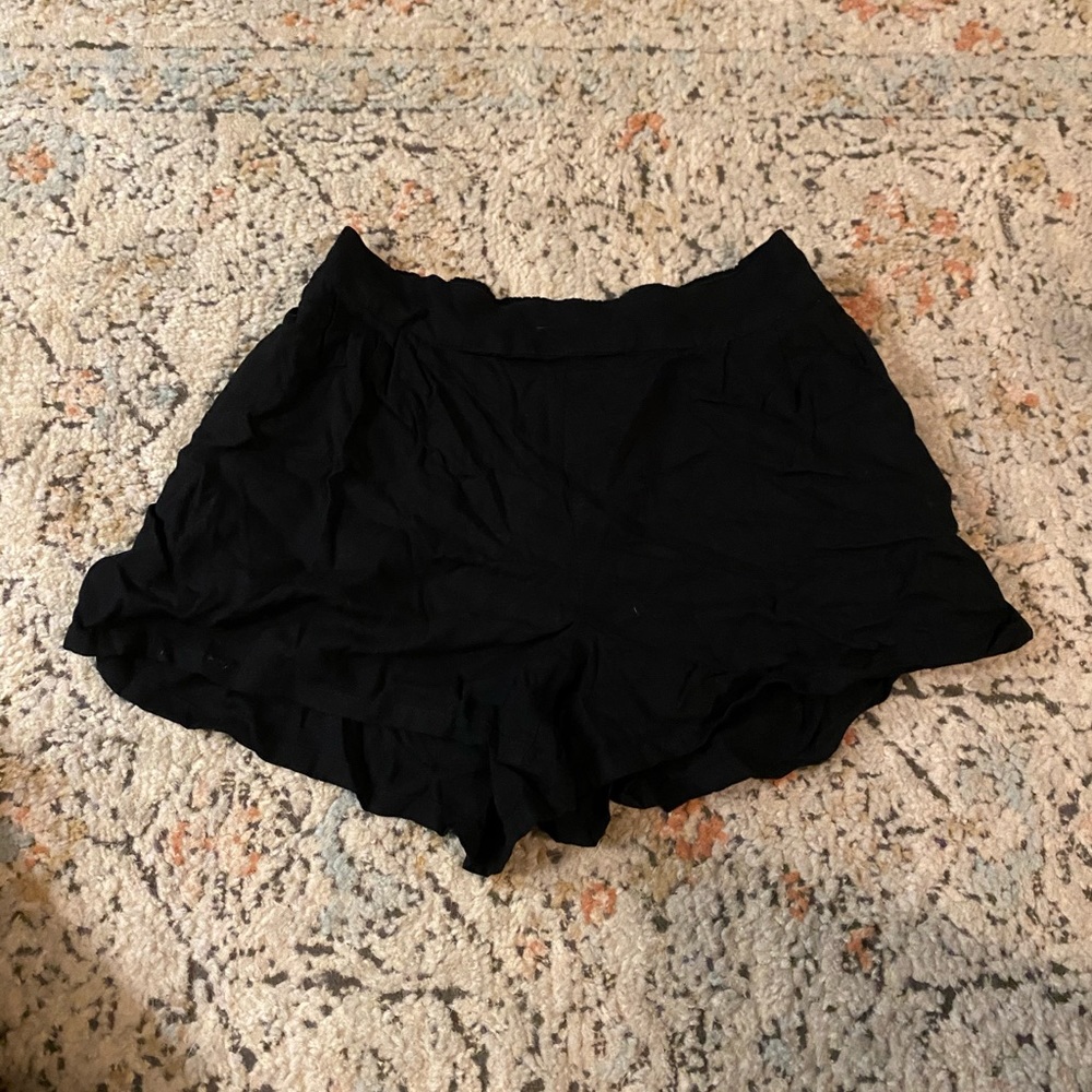 american eagle black flowy shorts